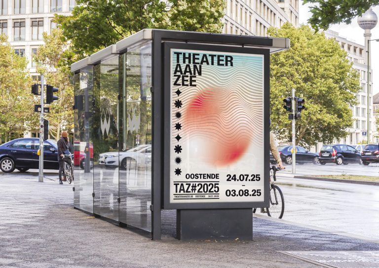 Grafisch posterontwerp mockup voor Theater aan Zee 2025 met golvende lijnen en oranje-blauw verloop